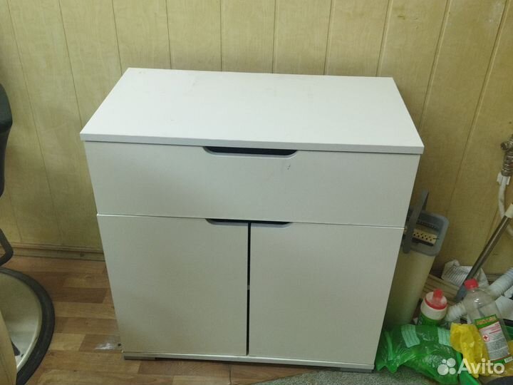 Шкаф с ящиком