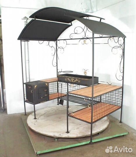 Мангал с крышей