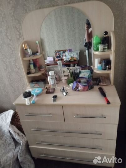 Трюмо с зеркалом