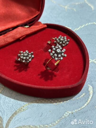 Золотые серьги с бриллиантами