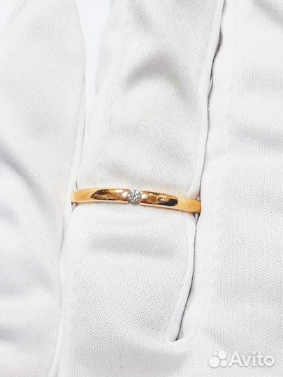 Золотое кольцо с бриллиантом 18,5р