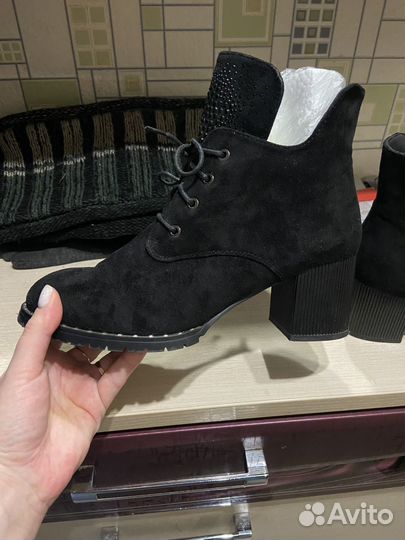 Продам женские ботинки