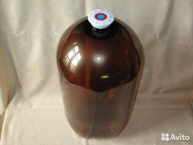 Народный 30 литров. Народный 30 литров. Бутыль коричневая пластиковая. Бутыль старинная пузатая. Народный 30 литров.