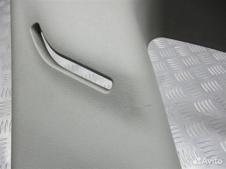 Обшивка задней стойки правой Suzuki Grand Vitara