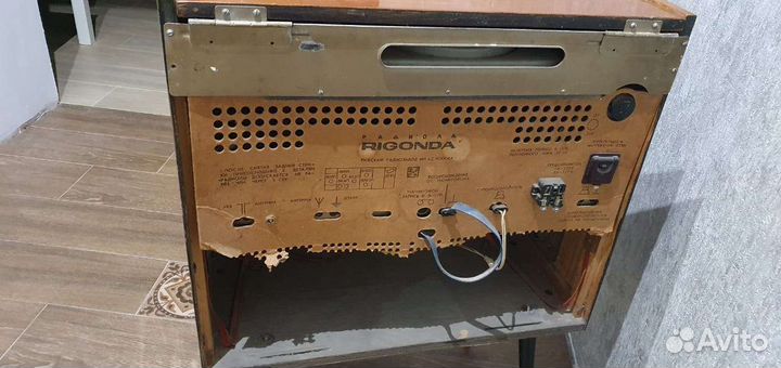 Раритетный проигрыватель пластинок