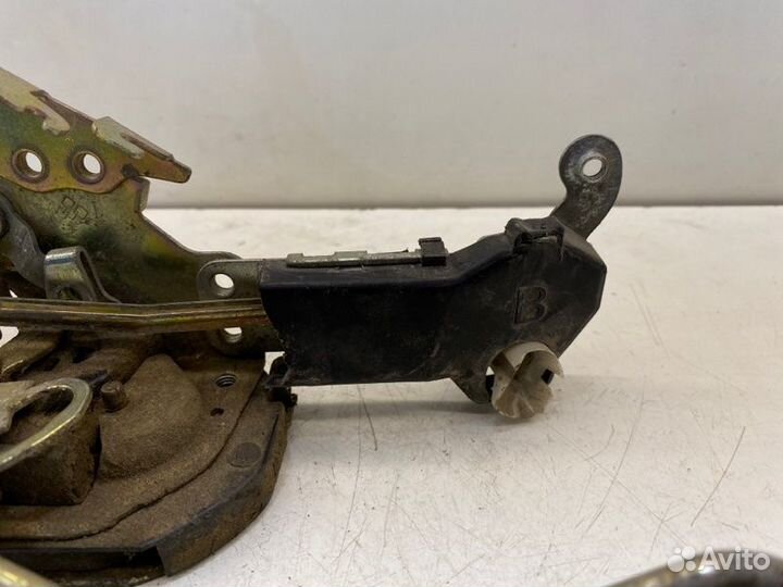 Замок боковой двери передний левый Byd F3 седан