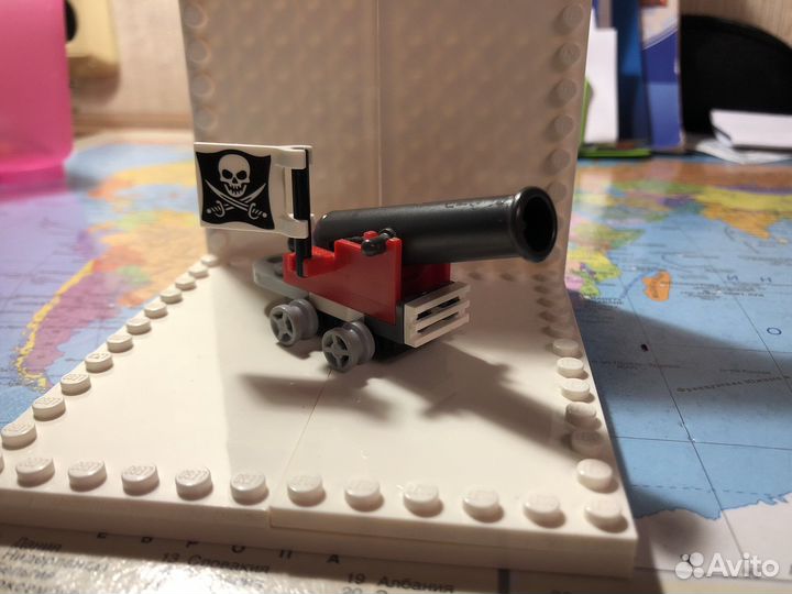 Lego минифигурки и детали