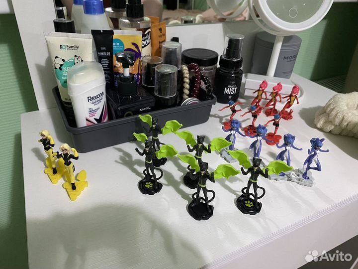 Игрушки из киндера леди-баг