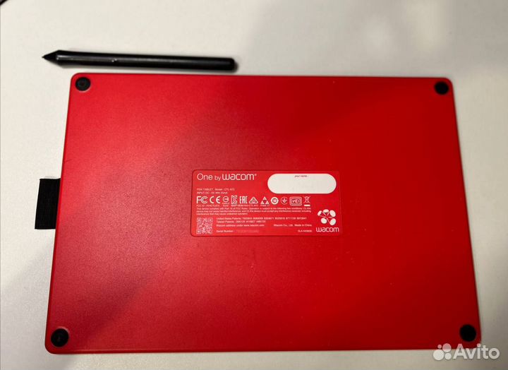 Графический планшет One by Wacom Small красный