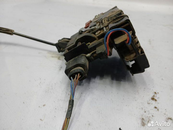 Замок боковой двери передний правый Skoda Fabia MK