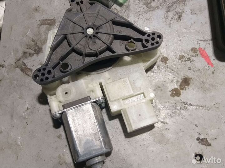 Мотор стеклоподъемника BMW G 30