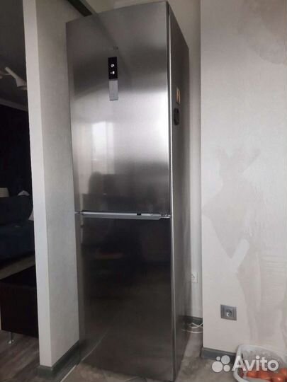 Продам Холодильник Bosch kgn39vi15r бу