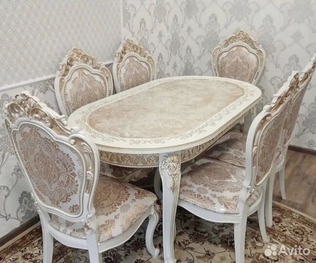 Столы и стулья