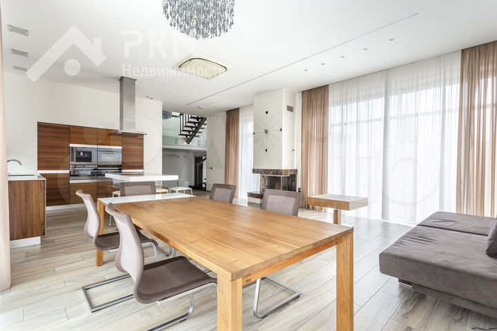 Коттедж 433 м² на участке 18 сот.