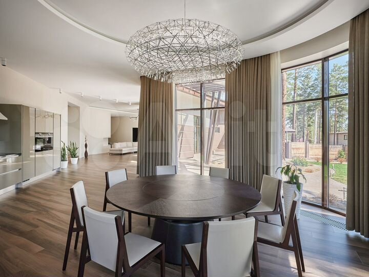 Коттедж 345 м² на участке 20 сот.