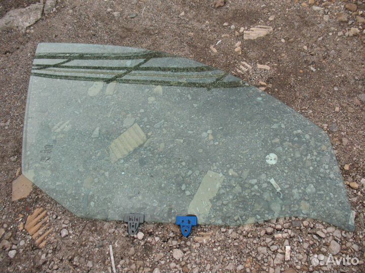 Стекло двери седан Nissan Almera N16