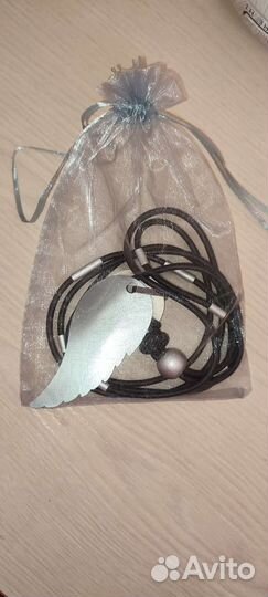 Металлический кулон на каучуковом шнурке