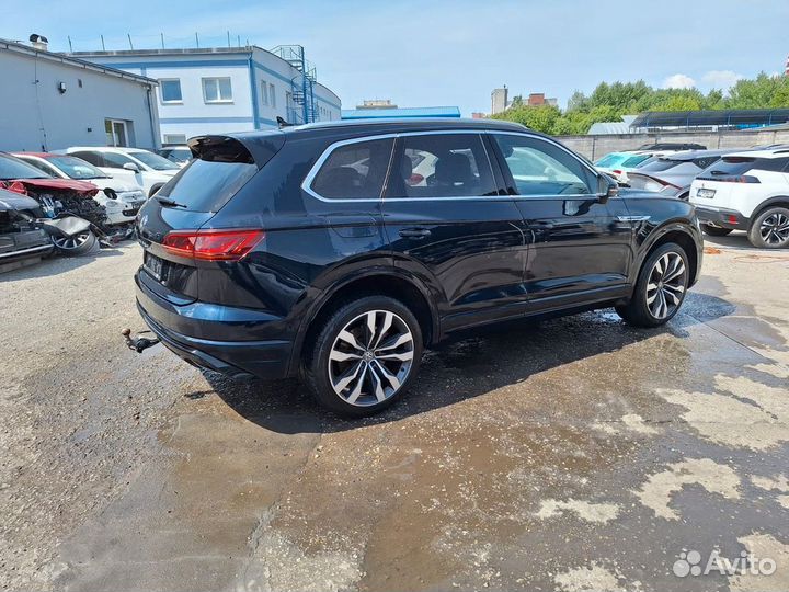 В разборе Volkswagen Touareg 3