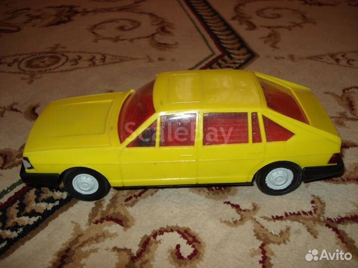 Инерционная игрушка audi 100 (гдр)
