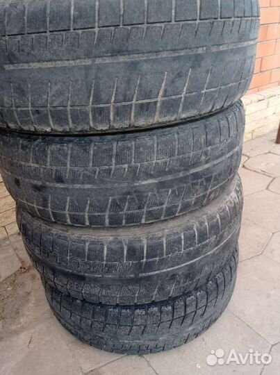 Bridgestone Blizzak Ice 215/65 R16