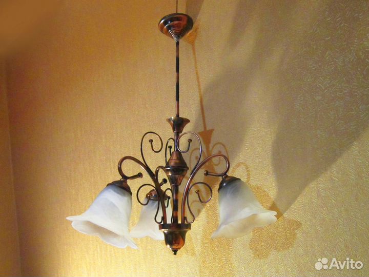 Люстра металл под бронзу. ссср. 3 - х рожковая
