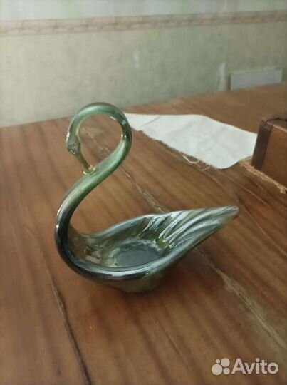 Статуэтка лебедь стеклянный
