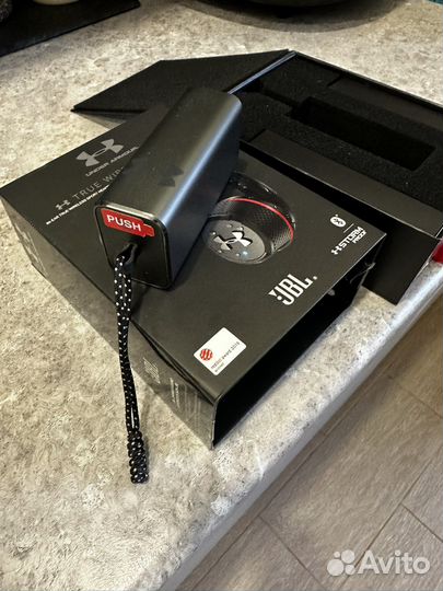 Беспроводные наушники jbl under armour