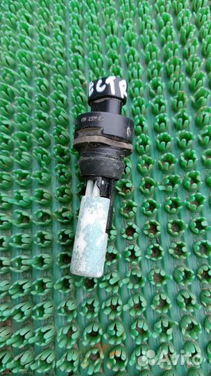 Датчик уровня стеклоомывателя Opel Vectra C