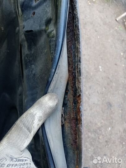 Капот на Киа Каренс 2004 год