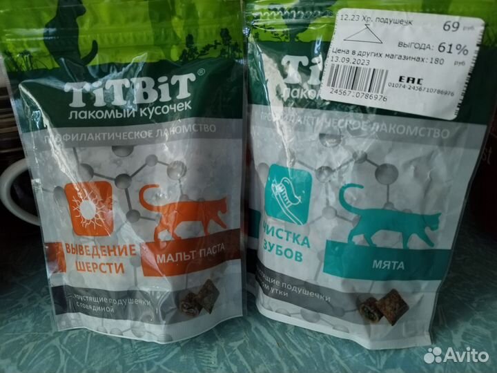 Лакомство для кошек Хрустящие подушечки titbit