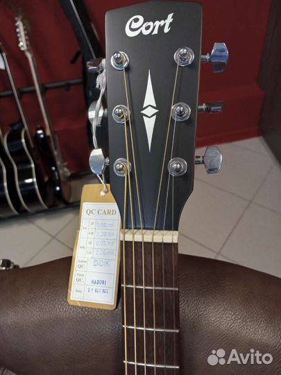 Акустическая гитара Cort AD810