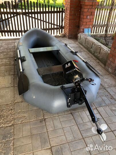 Лодка с мотором