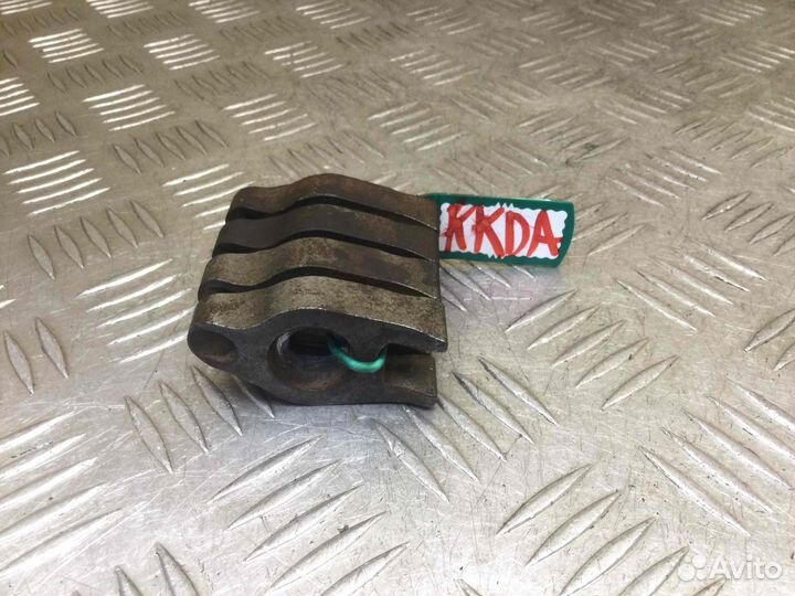 Скоба (кронштейн) крепления форсунки Ford Focus kk