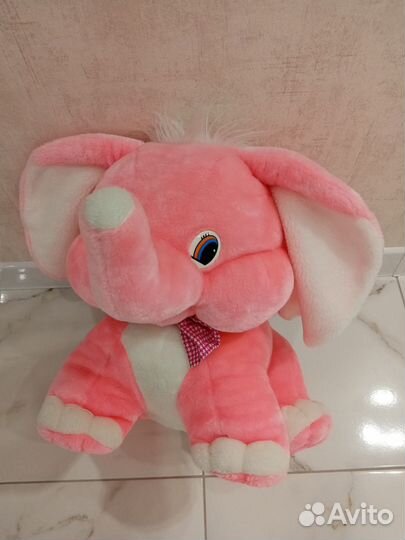 Плюшевый слон (высота 33 см) состояние хорошее