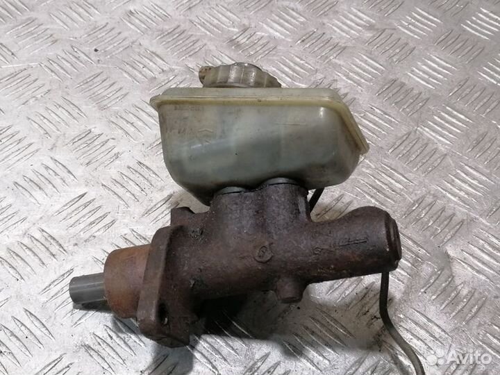 Цилиндр тормозов главный Opel Vectra A