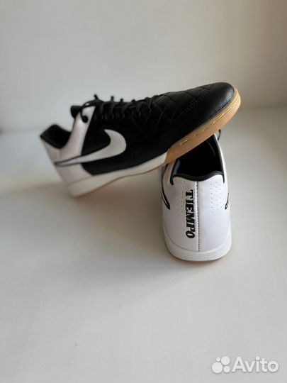 Футзалки (кроссовки для футбола).Новые