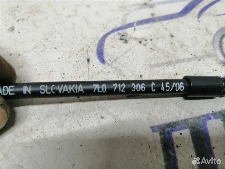 Трос стояночного тормоза VW Touareg 2002-2010