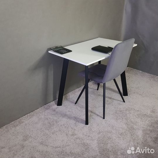 Письменный стол Ник 90*60 см. Черные ножки