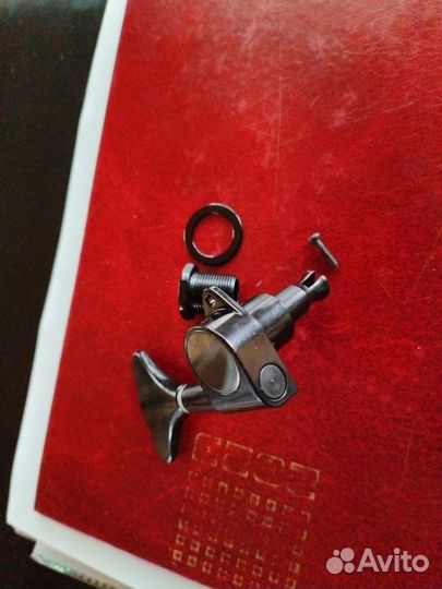 Колок для бас гитары