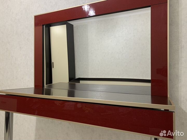 Комод с зеркалом