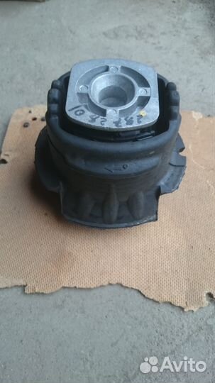 Сайлентблок балки моста Mercedes 220