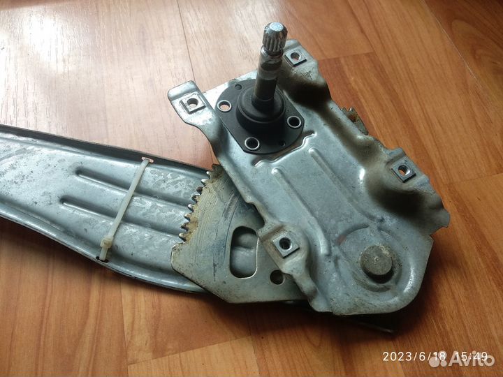 Стеклоподъёмник Toyota Corolla e120