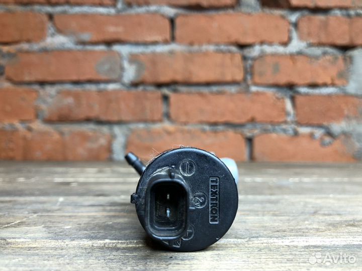 Насос омывателя лобового стекла Toyota Avensis