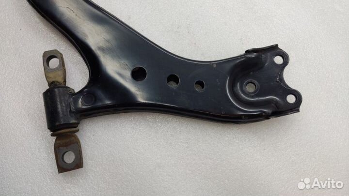 Рычаг подвески передний правый Toyota Camry XV70