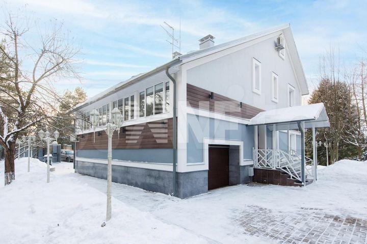 Дом 443 м² на участке 15 сот.