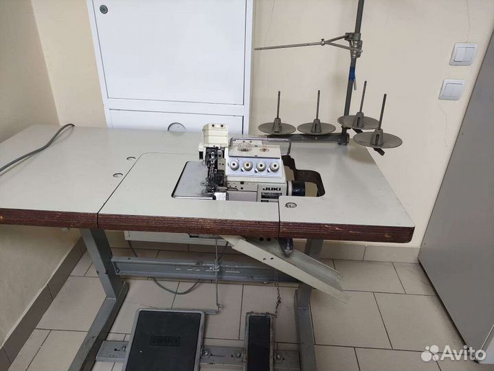 Швейная машинка оверлок