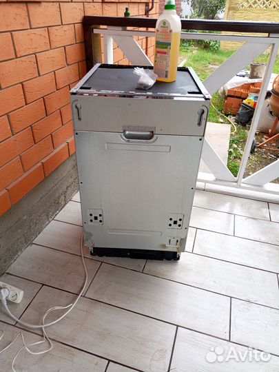 Встраеваемая посудомоечная машина