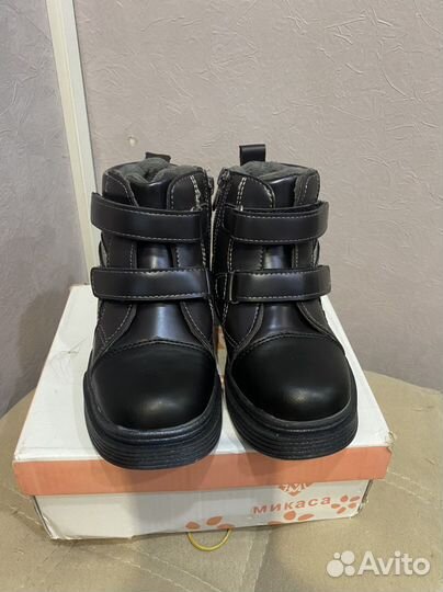 Ботинки демисезонные для девочки 26 размер новые