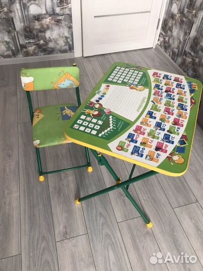 Детский стол и стул