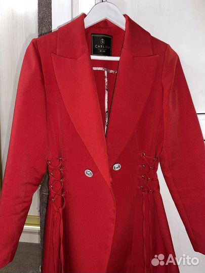 Красный пиджак